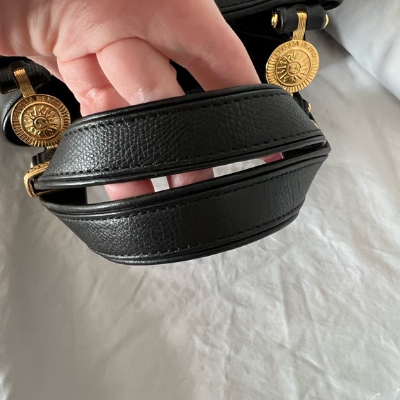 Authentic Vintage Gianni Versace blk leather bag with gold hardware - Picture 8 of 11